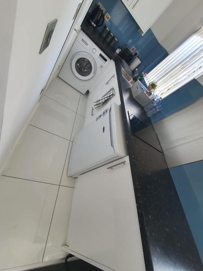 Hotel New Self Contained Flat,In Hayes, Free Parking Northolt  Exterior foto