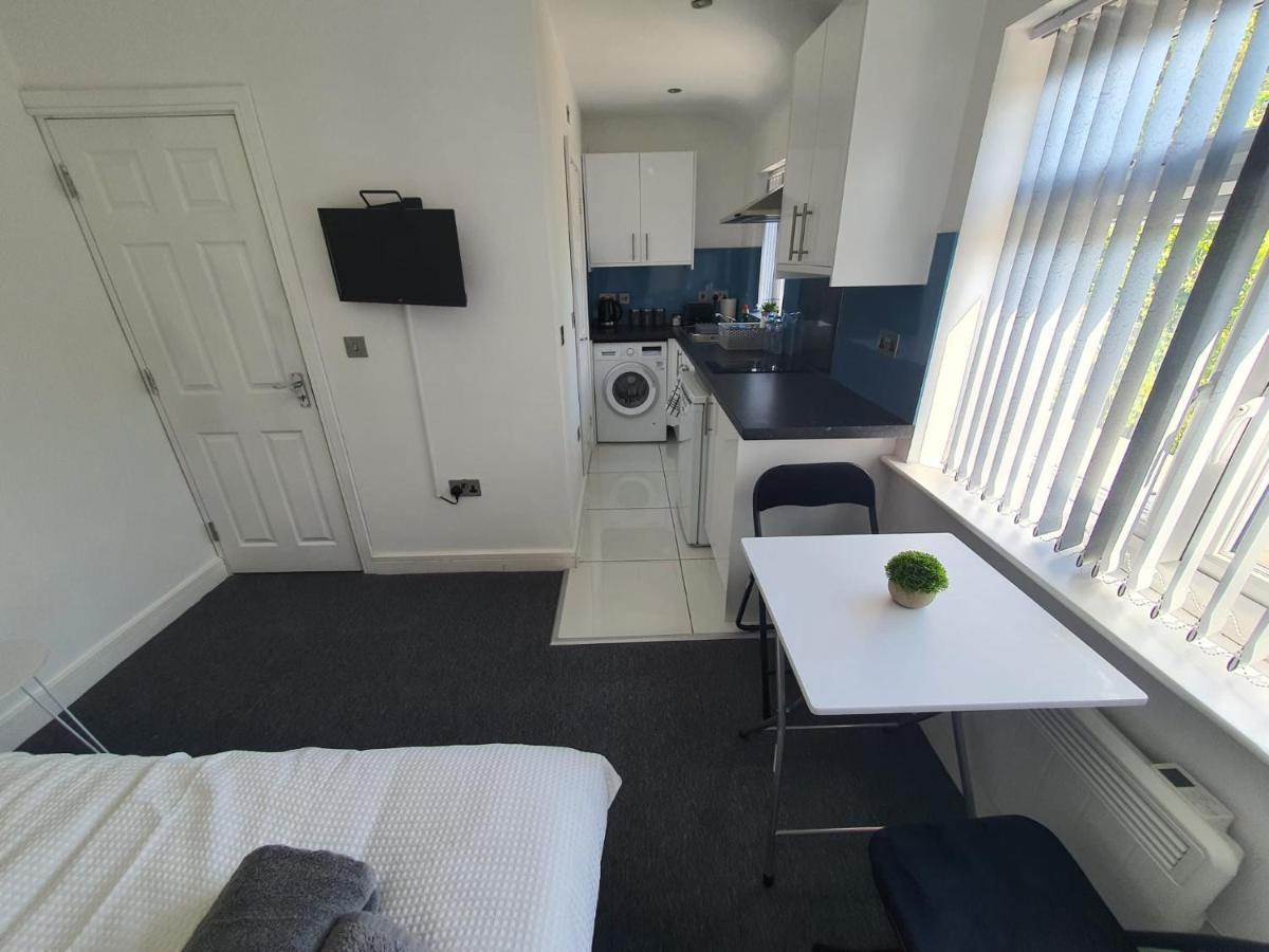 Hotel New Self Contained Flat,In Hayes, Free Parking Northolt  Exterior foto
